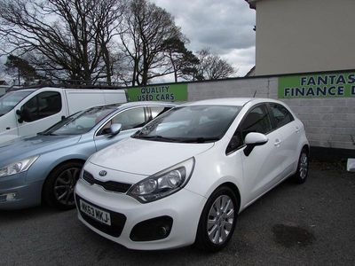 Used Kia Rio 107 HP (78 kW) 2013 White Hatchback
