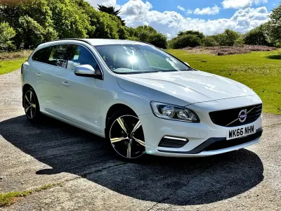Used Volvo V60 R-Design 120 HP (88 kW) 2016 White Estate