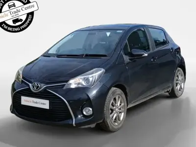 Used Toyota Yaris 99 HP (72 kW) 2015 Black Hatchback