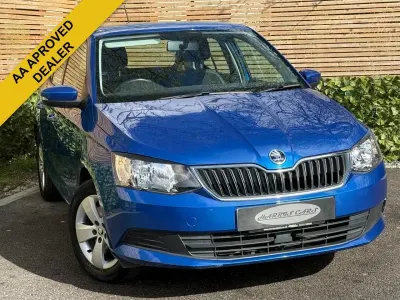 Usado Skoda Fabia SE 90 HP (66 kW) 2015 Azul Citadino