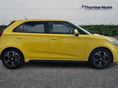 Begagnad MG MG3 Exclusive 106 HK (77 kW) 2022 Gul Halvkombi