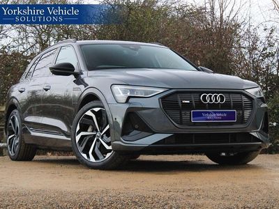 Begagnad Audi e-tron Black Edition 230 kW (313 HK) 2022 Grå SUV