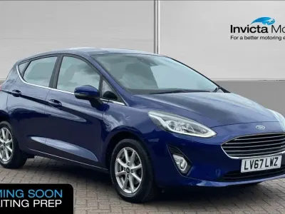Usado Ford Fiesta Zetec 85 CV (62 kW) 2017 Azul Utilitario