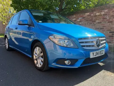 Usado Mercedes B200 SE 136 HP (100 kW) 2014 Azul Monovolume