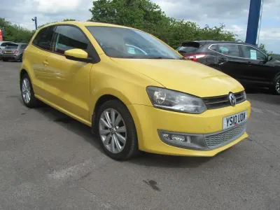 Begagnad VW Polo 2010 Gul Halvkombi