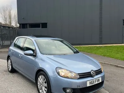 Begagnad VW Golf VI Match 105 HK (77 kW) 2011 Blå Halvkombi