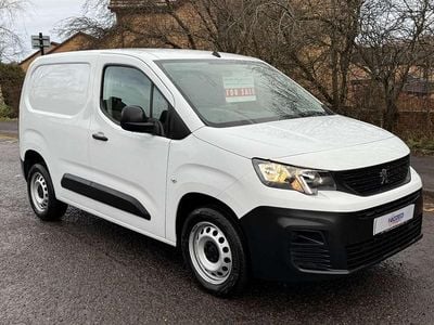 Used Peugeot Partner Premium 100 HP (73 kW) 2023 White MPV