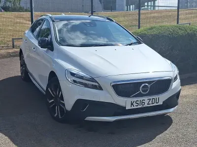 Used Volvo V40 Pro 150 HP (110 kW) 2016 White Hatchback