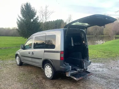 Begagnad Vauxhall Combo 2011 Silver Kombi