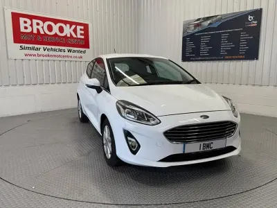 Used Ford Fiesta Zetec 100 HP (73 kW) 2018 White Hatchback