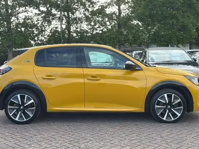 Occasion Peugeot e-208 GT 98 kW (134 ch) 2022 Jaune Citadine
