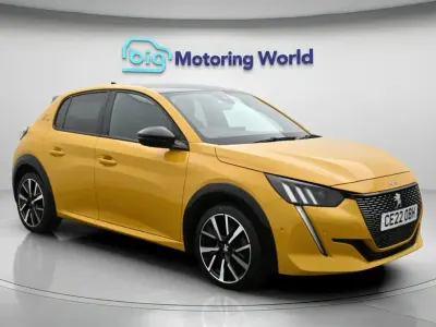 Used Peugeot 208 Premium 102 HP (75 kW) 2022 Yellow Hatchback