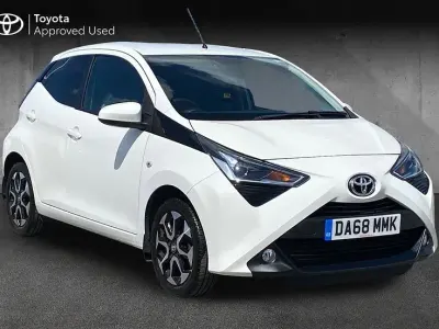 Used Toyota Aygo X-plore 70 HP (51 kW) 2018 White Hatchback