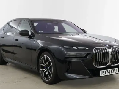 Usado BMW 750e M Sport 482 CV (354 kW) 2024 Negro Berlina