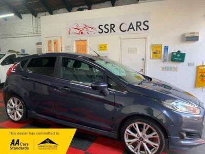 Used Ford Fiesta Titanium 100 HP (73 kW) 2014 Grey Hatchback