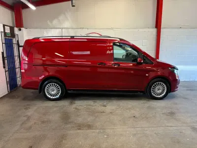 Usado Mercedes Vito Premium 2023 Vermelho Van
