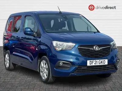 Używany Vauxhall Combo S 100 KM (73 kW) 2021 Niebieski Minivan