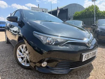 Used Toyota Auris Hybrid