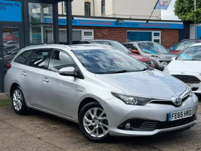 Used Toyota Auris Hybrid