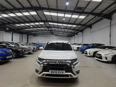 Used Mitsubishi Outlander P-HEV 2019 White SUV