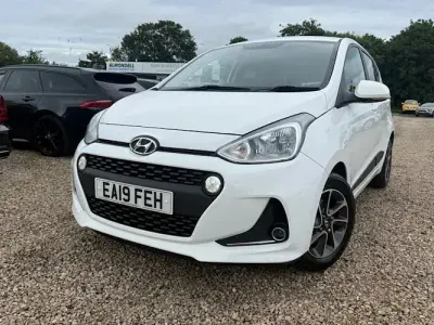 Used Hyundai i10 Premium 100 HP (73 kW) 2019 White Hatchback
