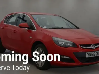 Käytetty Vauxhall Astra Excite 2015 Punainen Viistoperä