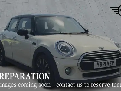 Usado Mini Cooper Exclusive 134 HP (98 kW) 2021 Branco Citadino