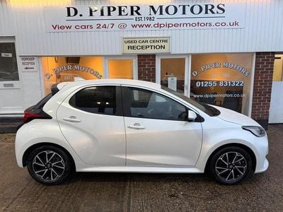 Second-hand Toyota Yaris Hybrid Design 2022 Alb Hatchback