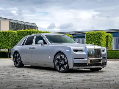 Used Rolls Royce Phantom 571 HP (419 kW) 2025 Silver Sedan