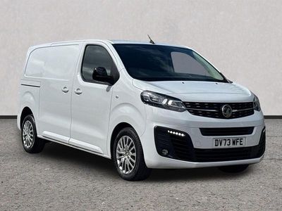 Second-hand Vauxhall Vivaro 100 CP (73 kW) 2023 Alb Monovolum