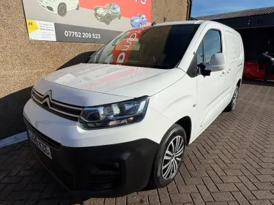Used Citroën Berlingo Start 100 HP (73 kW) 2019 White MPV