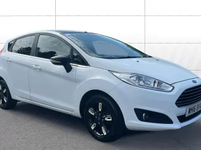 Used Ford Fiesta Zetec 101 HP (74 kW) 2016 White Hatchback