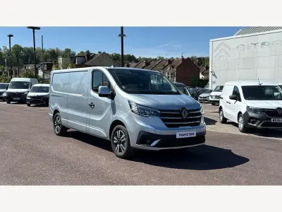 New Renault Trafic 150 HP (110 kW) 2026 Metallic  highland grey MPV