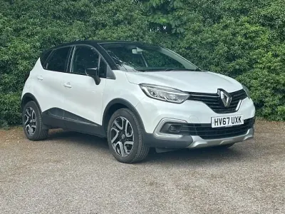 Used Renault Captur Dynamique 90 HP (66 kW) 2017 White/black SUV