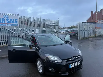 Begagnad Ford Focus Titanium 2013 Svart Kombi