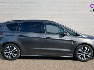 Usado Ford S-MAX ST-Line 190 CV (139 kW) 2023 Gris Monovolumen