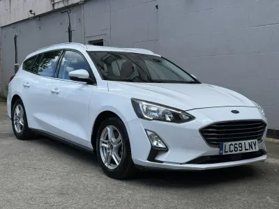 Used Ford Focus Zetec 120 HP (88 kW) 2019 White Estate