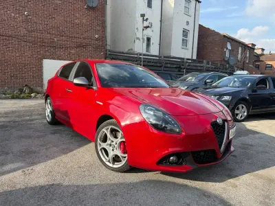 Begagnad Alfa Romeo Giulietta Edizione Speciale 175 HK (128 kW) 2016 Röd Halvkombi