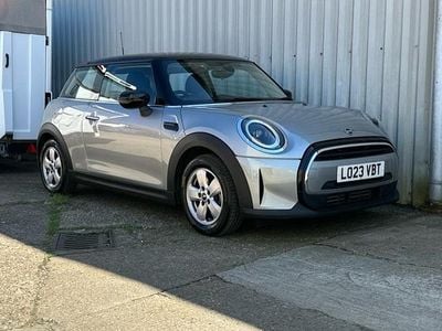 Begagnad Mini Cooper Classic 134 HK (98 kW) 2023 Silver Halvkombi