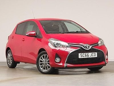 Used Toyota Yaris 99 HP (72 kW) 2017 Red Hatchback