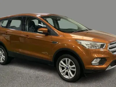 Begagnad Ford Kuga Zetec 120 HK (88 kW) 2017 Orange SUV