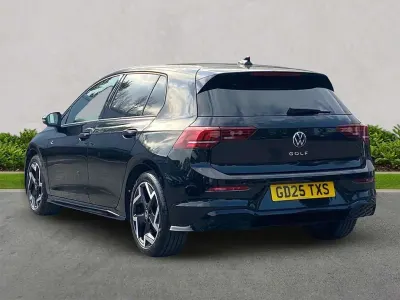 Begagnad VW Golf VIII R-line 150 HK (110 kW) 2025 Svart Halvkombi