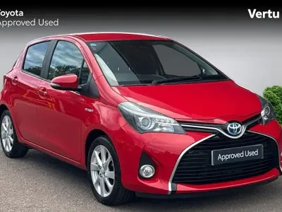 Used Toyota Yaris 101 HP (74 kW) 2016 Red Hatchback