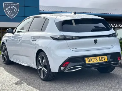 Używany Peugeot 308 GT 130 KM (95 kW) 2023 Biały Hatchback