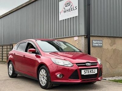 Used Ford Focus Titanium 125 HP (91 kW) 2011 Red Hatchback