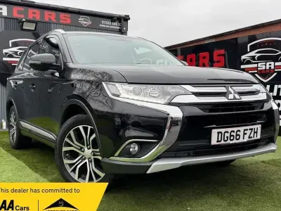 Usado Mitsubishi Outlander 150 HP (110 kW) 2016 Preto SUV
