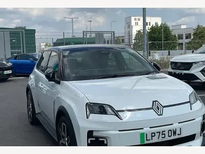 Used Renault 5 E-Tech Komfort 110 kW (150 HP) 2026 Hatchback