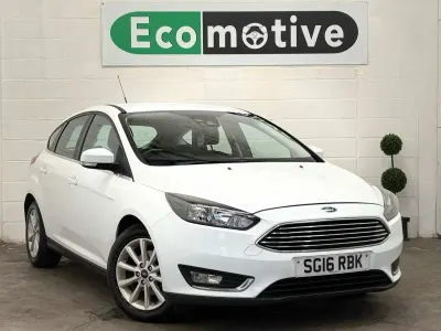 Begagnad Ford Focus Titanium 125 HK (91 kW) 2016 Vit Halvkombi