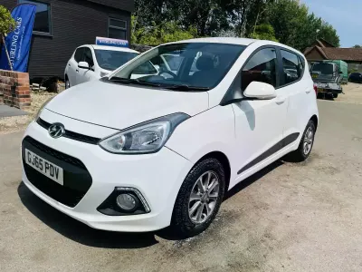 Used Hyundai i10 Premium 87 HP (63 kW) 2015 White Hatchback