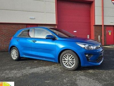 Begagnad Kia Rio 101 HK (74 kW) 2022 Blå Halvkombi